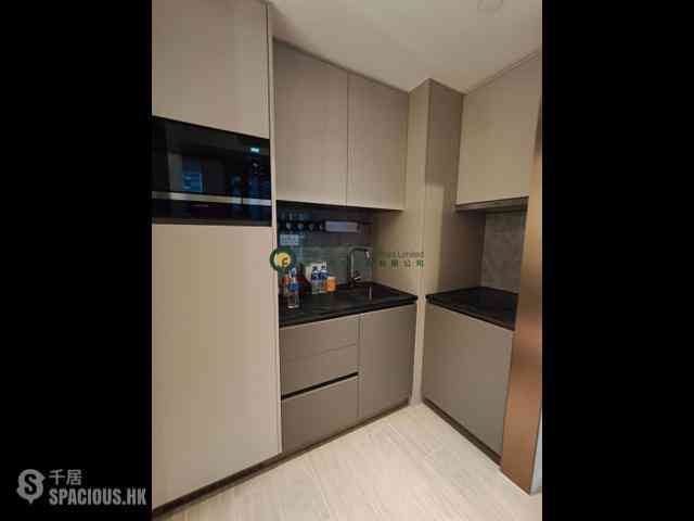 Sai Ying Pun - Des Voeux W Residence 04