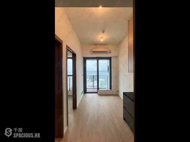 Sai Ying Pun - Des Voeux W Residence 01
