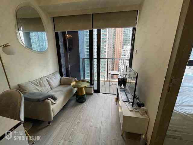 Sai Ying Pun - The Queens 01