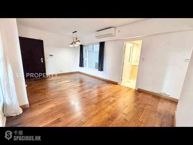 Soho - Centrestage 03