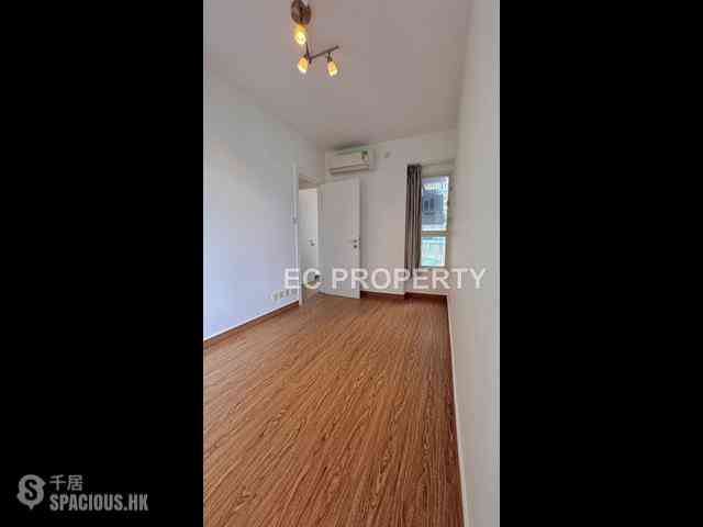 Soho - Centrestage 06