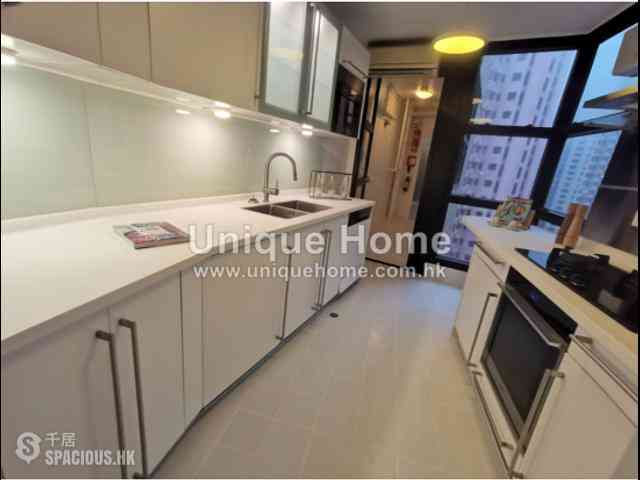 Mid Levels Central - Queen's Garden 12