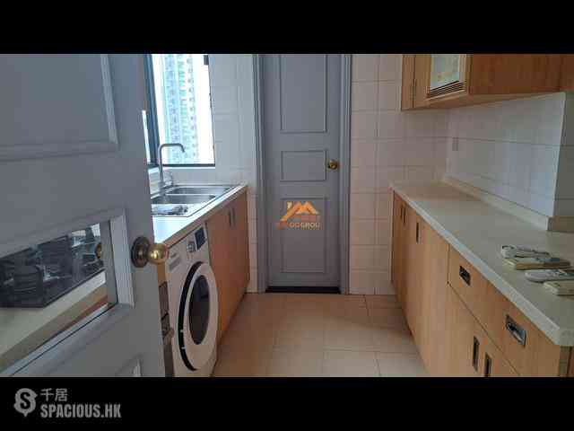 Mid Levels Central - 62B, Robinson Road 09