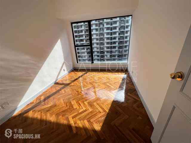 Mid Levels Central - 62B, Robinson Road 06