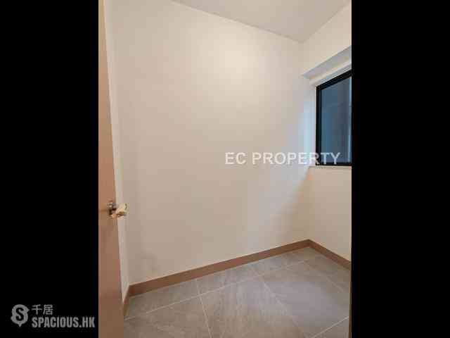 Mid Levels Central - 62B, Robinson Road 12