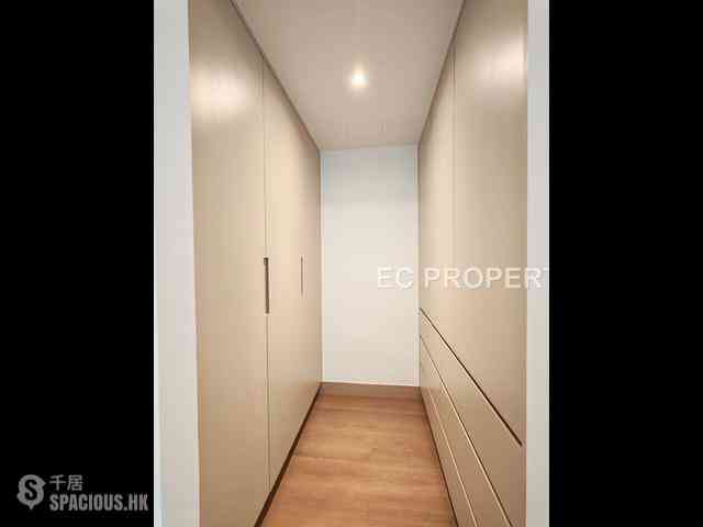 Mid Levels Central - 62B, Robinson Road 07