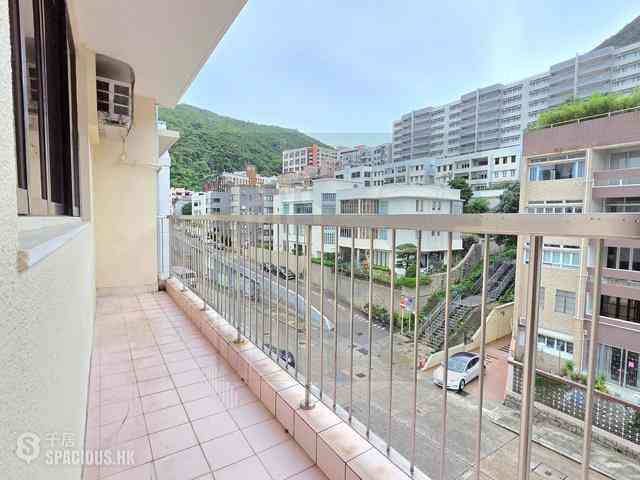 Happy Valley - Antonia House 02