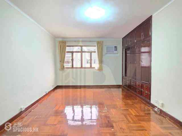 Happy Valley - Antonia House 04