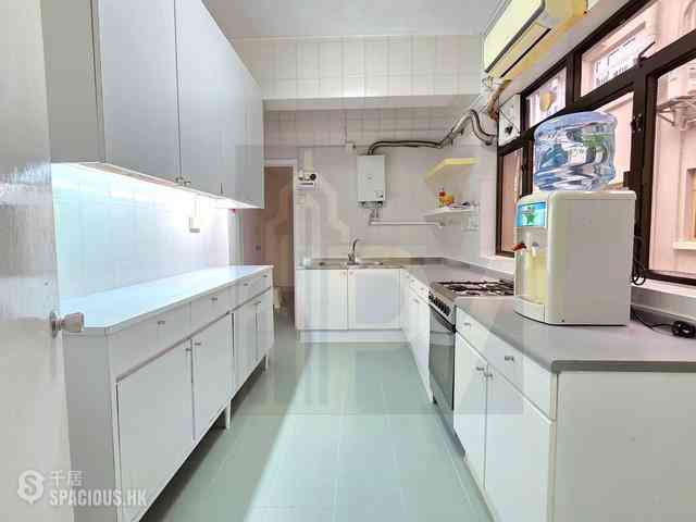 Happy Valley - Antonia House 07