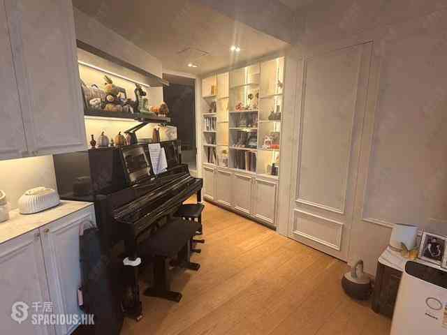 Pok Fu Lam - Villas Sorrento 02