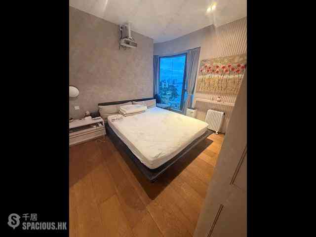 Pok Fu Lam - Villas Sorrento 04