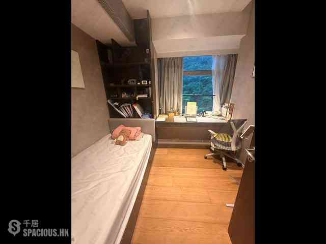 Pok Fu Lam - Villas Sorrento 05