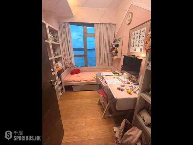 Pok Fu Lam - Villas Sorrento 07