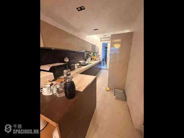 Pok Fu Lam - Villas Sorrento 08