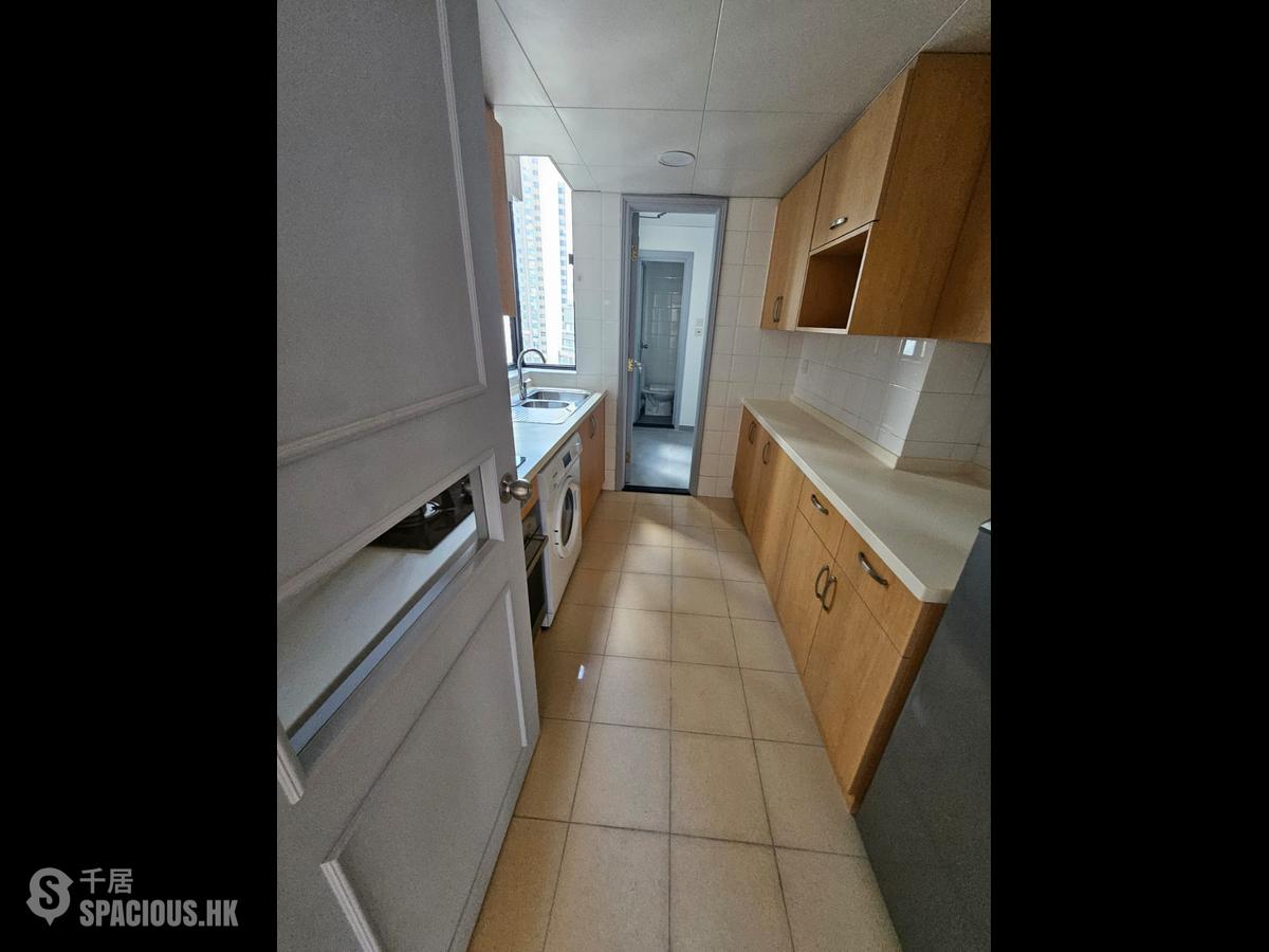 Mid Levels Central - 62B, Robinson Road 01