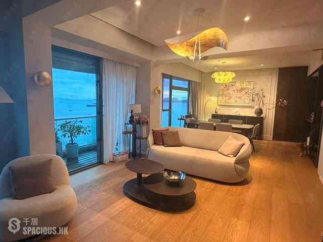 Pok Fu Lam - Villas Sorrento 03