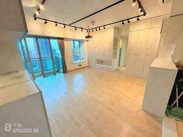Sai Ying Pun - Centre Place 06