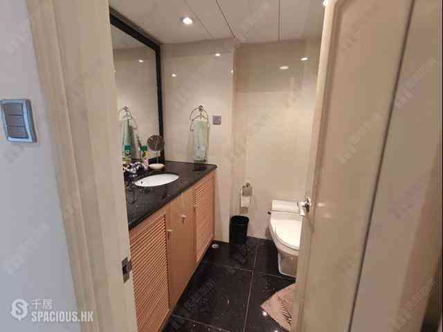 Wan Chai - Convention Plaza Apartments 05