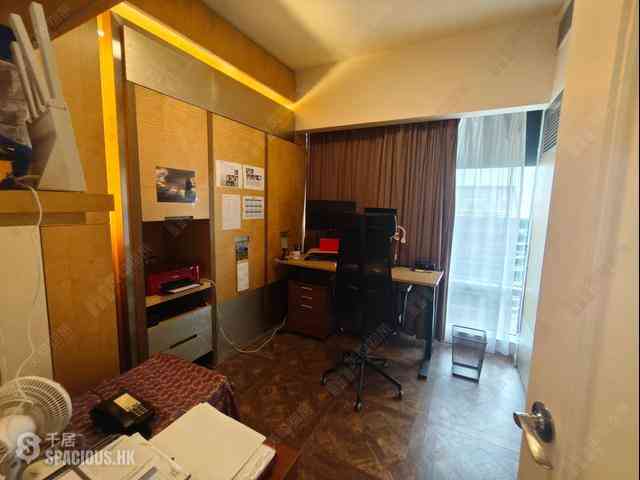 Wan Chai - Convention Plaza Apartments 04