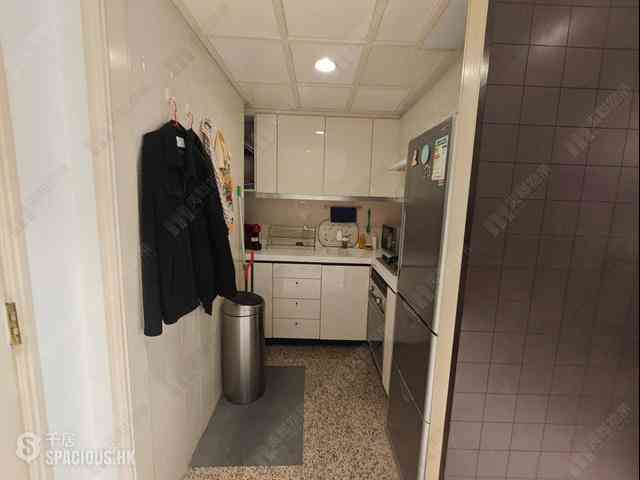 Wan Chai - Convention Plaza Apartments 06