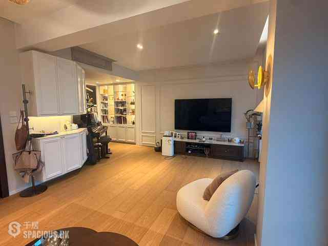 Pok Fu Lam - Villas Sorrento 05