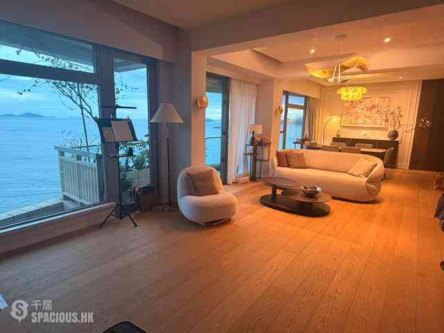 Pok Fu Lam - Villas Sorrento 02