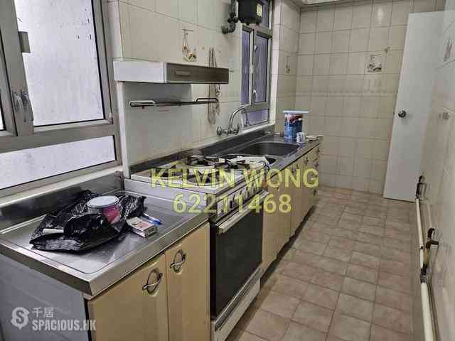 Tsim Sha Tsui - Ka Fat Building 01