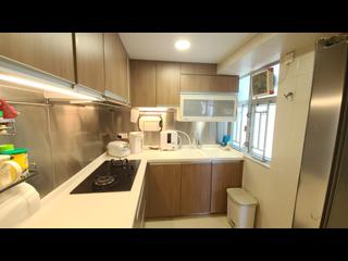 Whampoa Garden - Whampoa Garden Phase 9 Lily Mansions Block 4 08