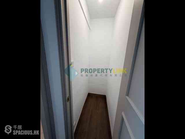 Mid Levels Central - 62B, Robinson Road 04