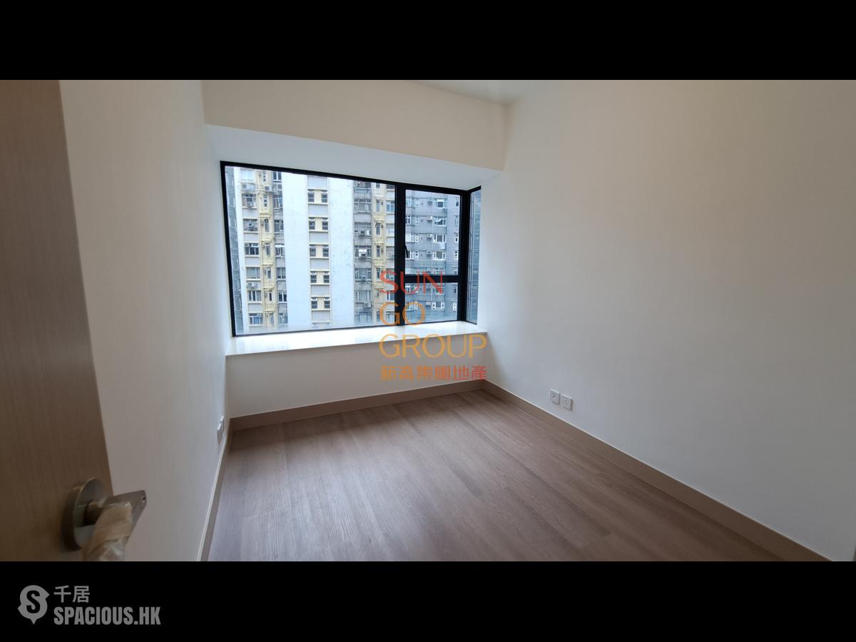 Mid Levels Central - 62B, Robinson Road 01