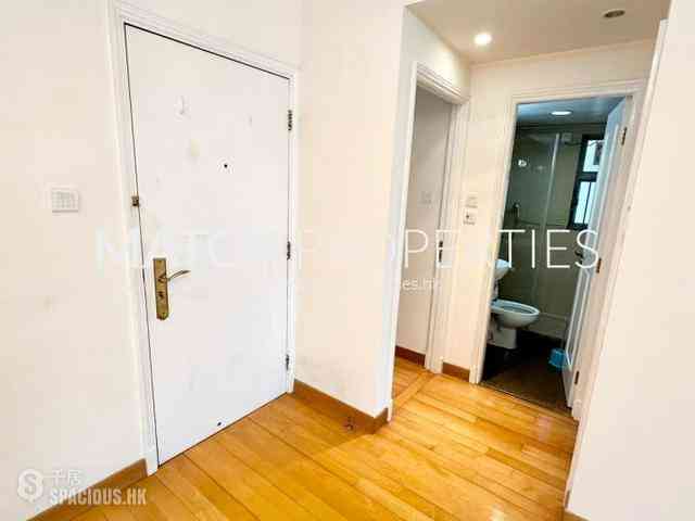 Sheung Wan - Queen's Terrace 03