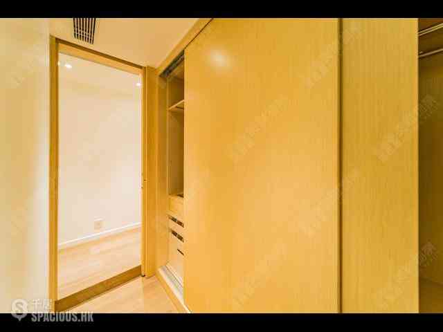 Wan Chai - Convention Plaza Apartments 08