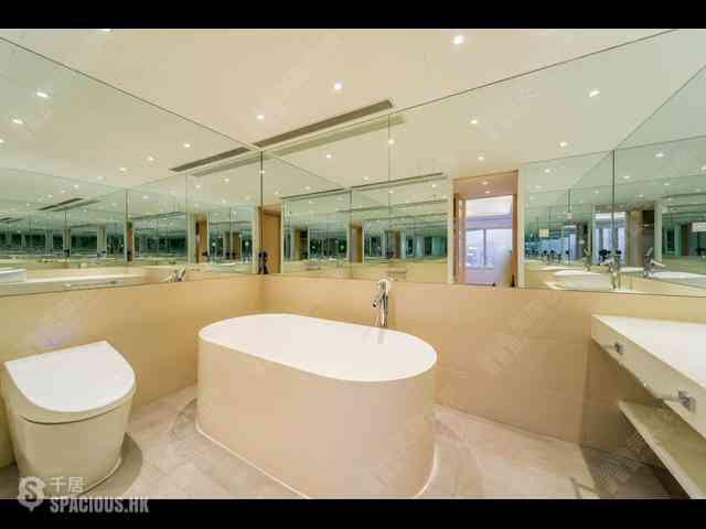 Wan Chai - Convention Plaza Apartments 10
