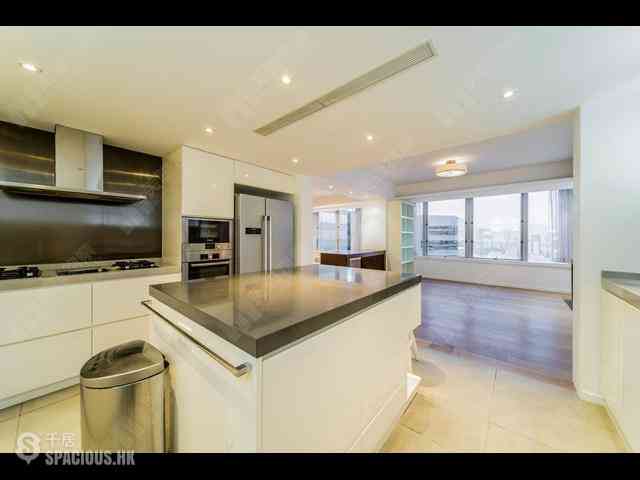 Wan Chai - Convention Plaza Apartments 07