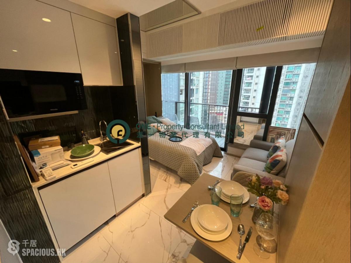 Sai Ying Pun - The Queens 01