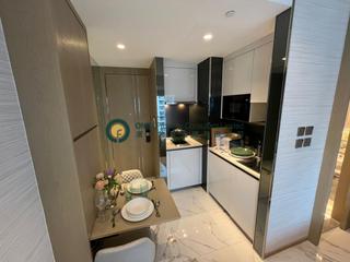 Sai Ying Pun - The Queens 02