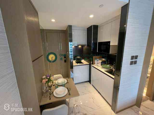 Sai Ying Pun - The Queens 02