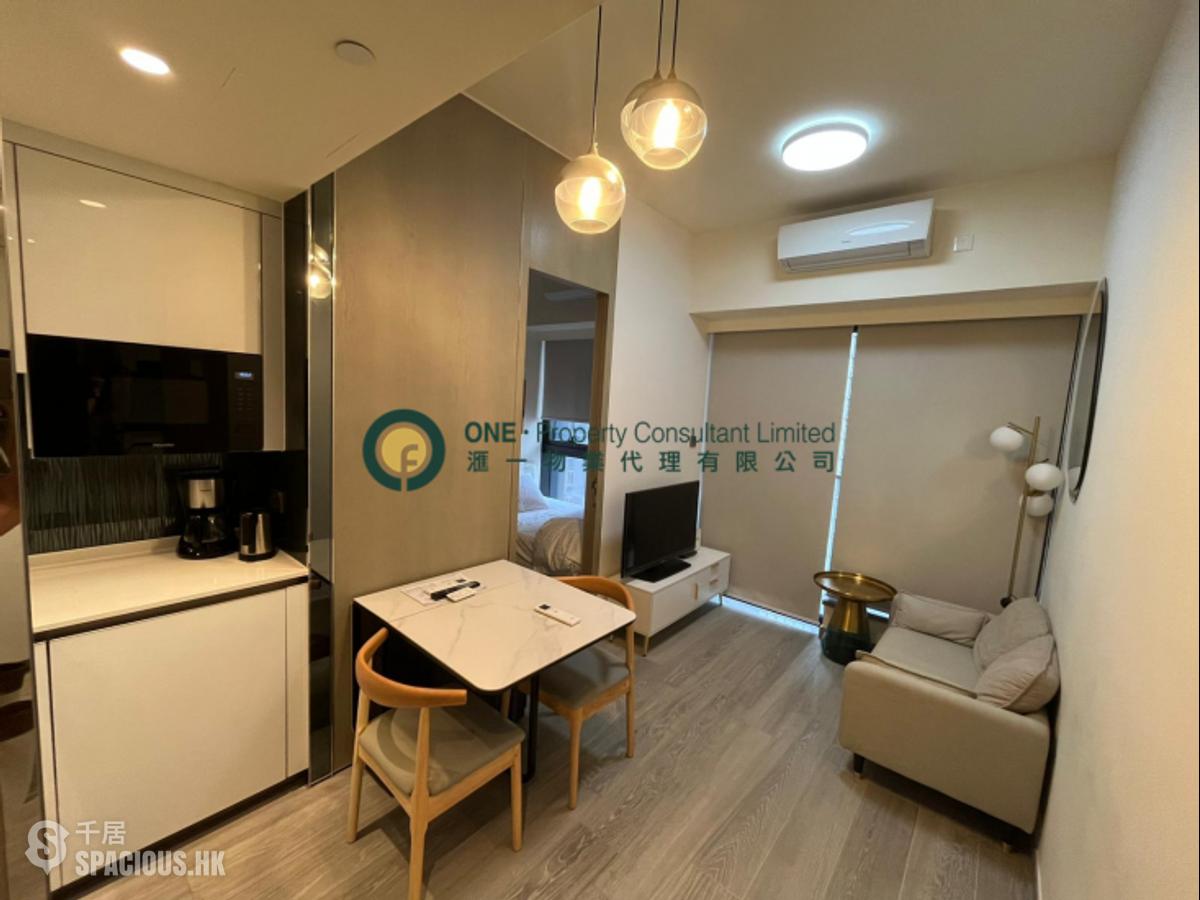 Sai Ying Pun - The Queens 01