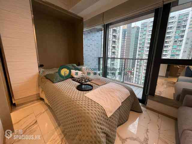 Sai Ying Pun - The Queens 04