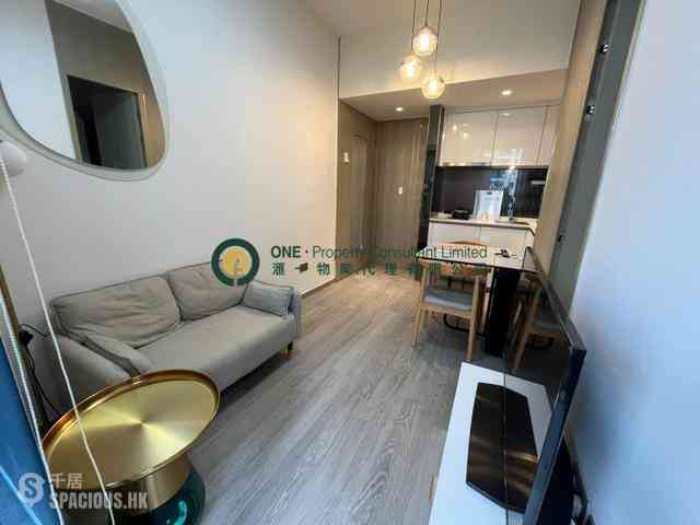 Sai Ying Pun - The Queens 02