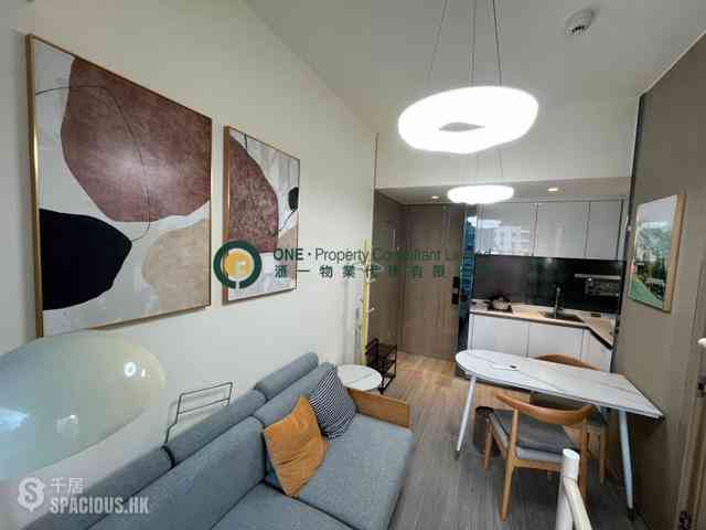 Sai Ying Pun - The Queens 01