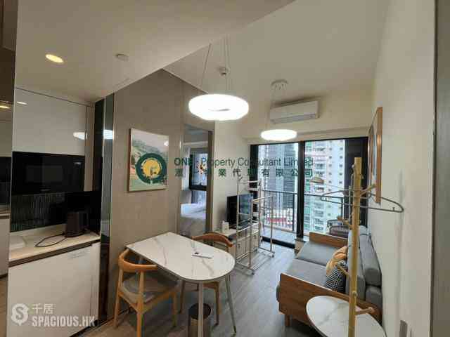 Sai Ying Pun - The Queens 02