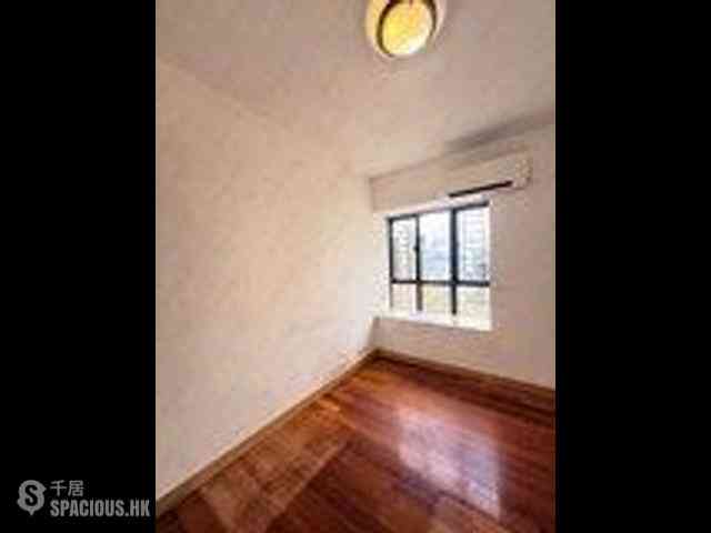 Mid Levels Central - Elegant Terrace Block 2 04