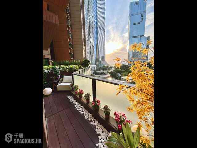 West Kowloon - The Arch 23