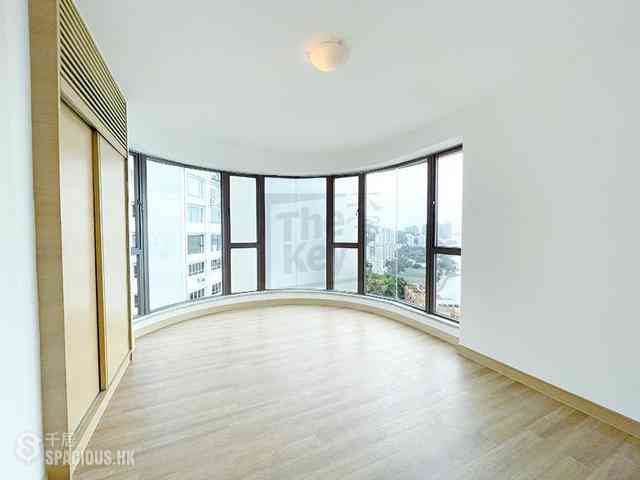Pok Fu Lam - Villas Sorrento 03