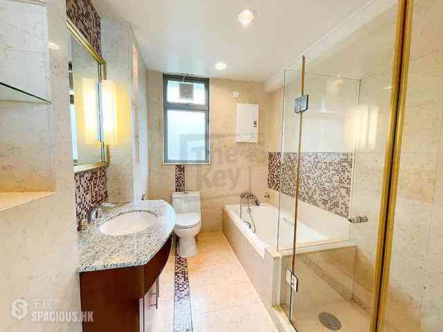 Pok Fu Lam - Villas Sorrento 04