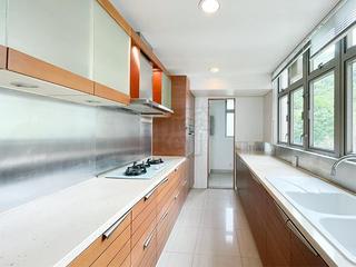 Pok Fu Lam - Villas Sorrento 09