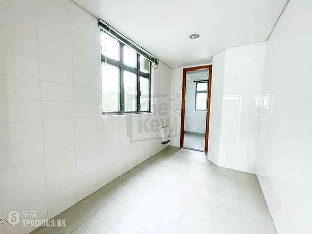 Pok Fu Lam - Villas Sorrento 10