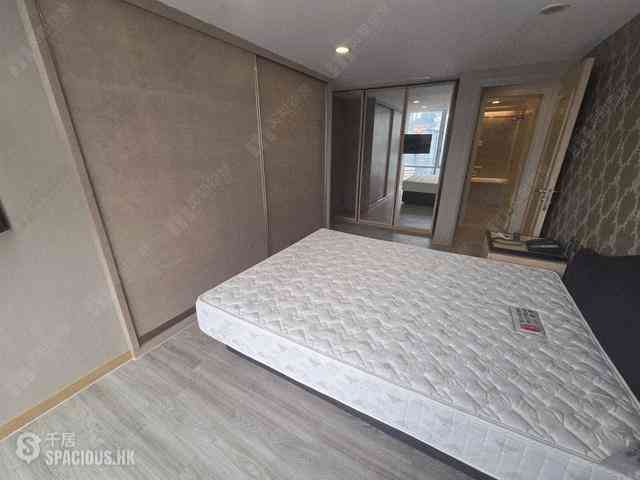 Wan Chai - Convention Plaza Apartments 08