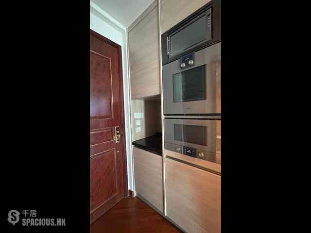Wan Chai - The Avenue Phase 2 Block 2 06